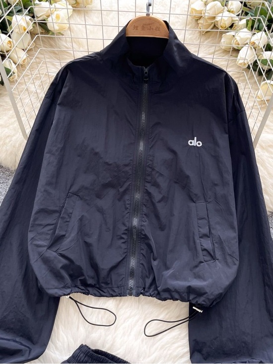 Alo yoga black cropped half-zip windbreaker with elastic waist shorts M - Picture 2 of 3